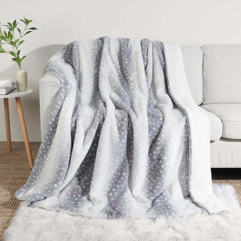 Cozy Bliss Luxury Faux Fur Throw Blanket 400GSM Deer Print, Non Shedding Double Sided Sherpa Blankets Super Soft Fluffy Thick Warm Throws Home Decor for Couch Bed Sofa Women, Plush Warm Microfiber Cheetah Blanket for Couch, Bed,Season Comfort, Sofa